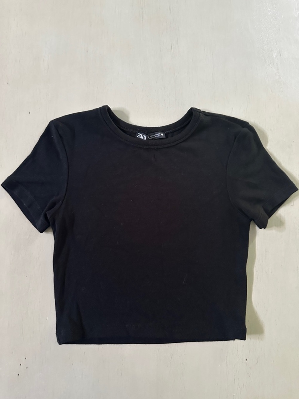 Zara Black Cropped Crew Neck Cropped Baby Tee